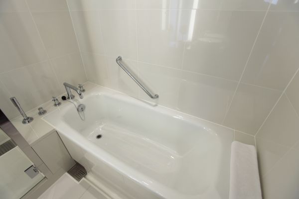 Cost of Bathtub Repair in Huntington Station